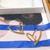 Luxury Stud örhängen stora guldhoppörhängen kvinnors klassiska alfabetörhängen designer smycken örhängen älskar formade alla hjärtans dag gåvor för förlovningsbrudar