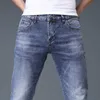 Jeans de marque pour hommes Concentrez-vous sur les nouveaux produits haut de gamme d'automne et d'hiver, les jeans de marque de mode de luxe légers, la coupe slim pour hommes, les petits pieds, les loisirs élastiques, coréen B TGKL