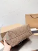 Bolsa de designer de sacola bolsas de ombro de viagens de 35 cm Bolsa de luxo de moda para mulheres pretas com botão metálico e marcas de bolsa de PVC de cordas viajando para o escritório do escritório de fim de semana compras