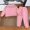 Lyxdesigner Baby Tracksuits Boys Autumn Clothing Size 110-160 Barn Grid Letter Tryckt rund hals hoodie och sportbyxor dec05