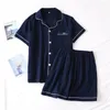 Mäns sömnkläder 2024 Summer Men Pyjamas Passar Bomull Crepe Gaze Solid Color Simple Short-Sleeved Shirt Shorts Loungewear