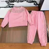Nowy projektant Baby TrackSuits Boys Autumn Clothing Rozmiar 110-160 Dziecięcy List Siatki Wydrukowana okrągła bluza z kapturem i spodnie sportowe DEC05