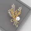 Broches Broche de oreja de trigo de cristal de lujo para mujeres y hombres, traje, etiqueta de cuello, bufanda de seda, hebilla, Pin de planta de otoño, joyería diaria para fiesta de boda