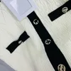 Женские трикотажные футболки Роскошные дизайнерские топы для девочек Футболки на пуговицах с буквенным карманом Дизайн с круглым вырезом Белый запас Размер S-L Длинные рукава для осени и зимы 100% лен-шерсть