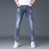 Jeans de marque pour hommes Concentrez-vous sur les nouveaux produits haut de gamme d'automne et d'hiver, les jeans de marque de mode de luxe légers, la coupe slim pour hommes, les petits pieds, les loisirs élastiques, coréen B TGKL