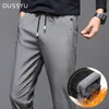 Pantalones para hombres Pantalones casuales de lana ligera cálida de invierno Pantalones de chándal clásicos delgados Color sólido Estilo coreano A prueba de viento Masculino 2838 231206