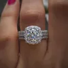 Caoshi 2024 nova chegada jóias femininas na moda simples torcido banhado a prata brilhante eternidade cz imitar moissanite anéis de casamento