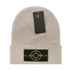 Nuevo sombrero tejido Moda Carta Gorra Popular Cálido A prueba de viento Estiramiento Multicolor Gorros de alta calidad Personalidad Estilo callejero Pareja Sombreros E-1