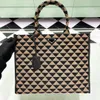 متجر للسيدات مصمم كبير أكياس الكتف 3 Size Triangle Clutch Symbole حقائب الأكياس حزام Luxurys حقيبة اليد أمتعة الرجال كروس كراوديه حقيبة سفر جلدية.