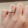 Anillo de moissanita de oro de 14 k Anillos de boda de diamantes con halo de compromiso de forma ovalada híbrida de hielo triturado de 7x9 mm