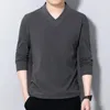 남자 스웨터 패션 V- 넥 단색 느슨한 비즈니스 티셔츠 의류 2023 가을 대형 캐주얼 풀오버 올 매치 티 셔츠