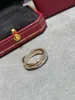 CA Plain Ring مع ثلاث حلقات وثلاثة ألوان ومزاج عصري ونساء ورجال ونفس الأسلوب للأزواج في الشارع