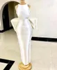 2024 Robe de mariée élégante en satin blanc longueur au sol col rond colonne robes de soirée de mariée femmes fente grand arc illusion dos robes d'invité de mariée robes de noiva