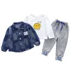 Kledingsets Lente Herfst Baby Meisjeskleding Kinderen Jongens Mode Jas T-shirt Broek 3-delige sets Peuter Casual kostuum Kindertrainingspakken 231207