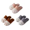 Sandaler Comwarm Winter Warm Plush Slippers Söta katt Paw Designer House Women Fur Floor Mute Bedroom Lovers Inomhus Fluffy Shoes 231206