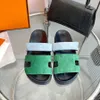 Najwyższej jakości klasyczne muły kapcie modne skórzane patchwork płaskie sandały slajdy męskie buty damskie luksusowy projektant slajdowy dla mężczyzn butów na plaży świąteczne duże rozmiar 35-46