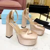 Sandaler Womens Dress Shoes High Heeled Women Sandal Platform Heel Classic Triangle Buckle Pycklat ankelrem 11.5 cm Factory Foot