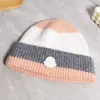 Classico Designer Autunno Inverno Beanie Cappelli Uomo Donna Moda Marchio Lettera Triangolo invertito Berretto lavorato a maglia universale Splicing Berretti con teschio caldo all'aperto in lana colorata