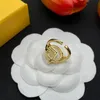 Anello in oro di design di lusso Moda Uomo Donna Anelli con lettere in cristallo Coppie Anelli di gioielli Regali per feste di nozze Anello classico da donna