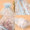 Cadeau cadeau 50pcs / lot organza impression cordon de poche bonbons bijoux emballage pochettes sacs pour anniversaire fête de mariage faveurs de Noël