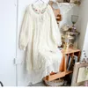 Casual klänningar 114 cm Byst Spring Autumn Women Mori Kei Girl Floral Embroidered Lace Patchwork Loose Plus Size Mysig fleeced