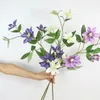 Flores decorativas buquê de flores artificiais realista 5 cabeças clematis simulação falsa de fácil cuidado para casamento decoração de casa paisagismo