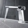 Bathroom Sink Faucets Torneira De Bacia Moderna Para Banheiro Unico Punho Deck Montado Pia Torneiras Misturador Frio E Quente Guindaste