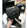 Chanei Designer Omuz 20 cm çanta çapraz kanatlı çanta messenger çanta kadın çantalar ve el çantaları bayan debriyaj çantası moda zinciri çantalar siyah ve beyaz renk şeması