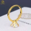 النمط الكلاسيكي 10K 14K 18K الذهب S925 Sliver 2CT VVS Moissanite Ring Prongs إعداد امرأة زفاف مجوهرات راقية