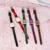 Orologi da polso Orologio da donna rettangolare retrò Moda casual Lusso Quadrante in cristallo Superficie diamantata Cinturino in pelle Quarzo goccia