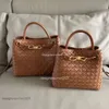 Kadınlar için çantalar omuz yeni dokuma botegas el kız çantaları venetas yüksek kaliteli andiamo kova deri bir tote altyapı ile büyük tasarımcı çanta crossbody wom 67nq