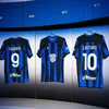 ファン2023-2024 Lukaku Inters Lautaro Milans Soccer Jersey Anniversary Correa Dzeko Barella Skriniar 23/24 Brozovic Transformersバージョンサッカーシャツメンキット