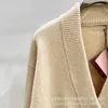 Maglioni da donna Designer 2023 Autunno / Inverno Nuovo minimalista Lettera Acqua Diamante Scollo a V Cardigan lavorato a maglia Cappotto maglione da donna versatile 92TP