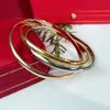 Bracciale classico europeo gioielli di moda tricolore braccialetto da donna semplice moda marchio di lusso coppia regalo per feste 231204