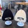 Caps Hüte Koreanische Brief Baby Hut Winter Warme Jungen Mädchen Motorhaube Weiche Gehörschutz Säuglings Kleinkind Gestrickte Kinder Kappe Beanies 231207