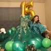 Emerald Green Shiny Off the Shoulder Ball Gown Quinceanera klänningar Floral Applices spetspärlor korsett vestidos de 15 anos