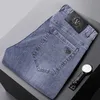 Jeans para hombres Jeans de diseñador Los hombres de alta calidad en primavera y verano no se decoloran fácilmente, se pegan, se forman bolitas y son leggings elásticos ajustados 788 QOIE