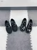Chaussures de luxe pour enfants chaussures de bébé en cuir verni Taille 26-35 Boîte d'emballage fille garçon ROBE Logo impression baskets pour tout-petits Dec05