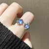 Pierścienie klastra Elegancki biały niebieski opalowy pierścień z kamienia naturalnego dla kobiet Vintage Geometryczne estetyczne egir puste otwarte palec modna biżuteria