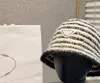 Berretto di lana lavorato a maglia a righe autunno e inverno Stile coreano da donna Senso del design Cappello a secchiello piccolo dall'aspetto versatile Cappelli da viaggio semplici a secchiello