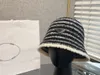 Bonnet en Laine Tricoté Rayé Automne et Hiver Style Coréen pour Femmes Sens du Design Petit Chapeau Seau Polyvalent pour Voyage Simple Chapeaux Seau