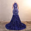 2024 Increspature a cascata Royal Blue Sirena Abiti da ballo Paillettes Fiori di pizzo Halter Neck Backless Lunghi Abiti da sera per le donne Custom Made BM3507