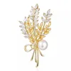 Broches Broche de oreja de trigo de cristal de lujo para mujeres y hombres, traje, etiqueta de cuello, bufanda de seda, hebilla, Pin de planta de otoño, joyería diaria para fiesta de boda