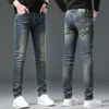 Jeans para hombres Jeans de diseñador Jeans de alta gama de la marca H, pantalones largos casuales elásticos de tubo recto pequeño y ajustado para hombres, pantalones modernos y versátiles en versión coreana 73Q2