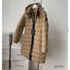 Mackages Chaqueta acolchada Abrigo de diseñador de moda Longitud con capucha Chaqueta de plumón de color caqui negro con cordón en la cintura Chaqueta parka para mujer 6216 2774