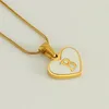 Pendentif Colliers Collier en acier inoxydable Sweet Romantique Style Mode Tempérament Coeur Blanc Shell Anglais Lettre Filles Clavicule Chaîne