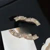 Designer Brooch Diamond Pearl Small Fragrant Wind Letter Brooch Temperament Versatile Classic Suit Coat Accessories Tide