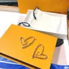 Luxury Stud örhängen stora guldhoppörhängen kvinnors klassiska alfabetörhängen designer smycken örhängen älskar formade alla hjärtans dag gåvor för förlovningsbrudar