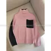 Kadın Sweaters Minimalist Stil Pembe Ekleme Bultleneck Jumper 23 Yıl Sonbahar ve Kış Tasarım Niş Gevşek Çarpışma Cep Triko