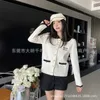 Kvinnors tröjor Designer 2023 Autumn/Winter New Lace Flip Collar Knitwear Korean Celebrity Womens Cardigan Sweater E6UY